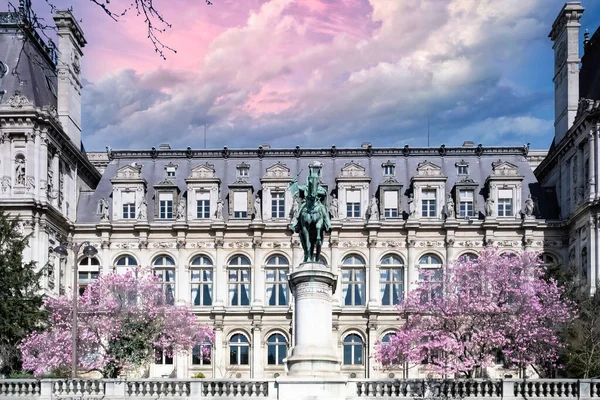 Paris Rådhuset Med Körsbärsträd Som Blommar — Stockfoto