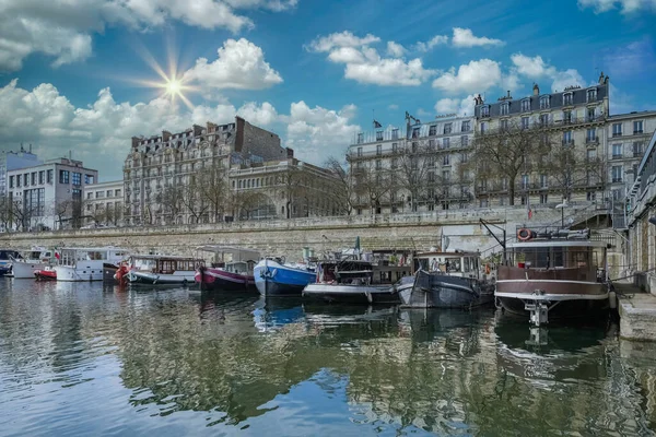 Παρίσι Βαστίλη Όμορφο Λιμάνι Πλωτά Σπίτια Και Τυπική Πρόσοψη Στο — Φωτογραφία Αρχείου