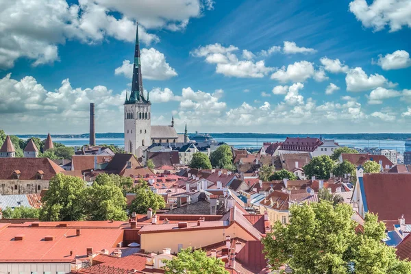 Tallinn Estonia View Medieval City Saint Nicolas Church Colorful Houses — Stock Photo, Image