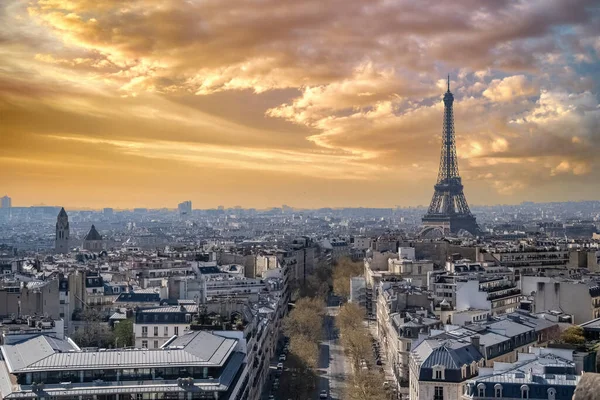 Париж Красивые Фасады Крыши Фешенебельном Районе Столицы Вид Триумфальной Арки Лицензионные Стоковые Фото
