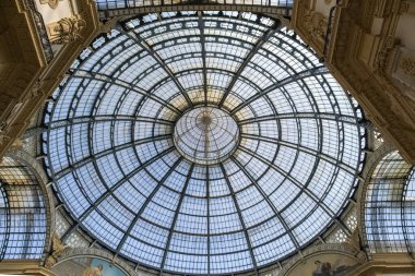 Milan, İtalya 'da, Vittorio Emanuel galerisi, tarihi merkezde.