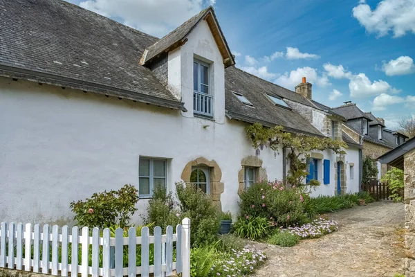 stock image Brittany, Ile aux Moines island in the Morbihan gulf, small street and beautiful houses in the village