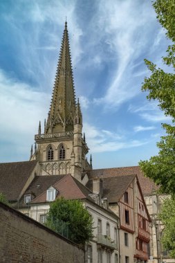 Autun, Burgundy 'deki antik şehir, tarihi merkezdeki Saint-Lazare katedrali.