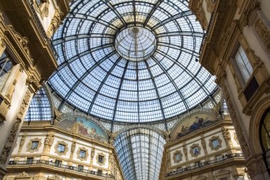 Milan, İtalya 'da, Vittorio Emanuel galerisi, tarihi merkezde.