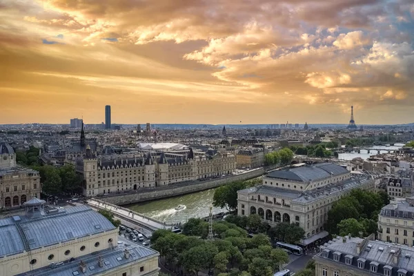 Париж Панорама Города Консьержем Сене Башня Монпарнас Эйфелева Башня Заднем — стоковое фото