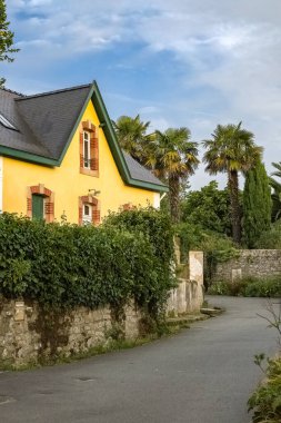 Brittany, Ile aux Moines adası Morbihan körfezinde, tipik bir bahar evi.