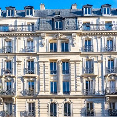 Paris, 7e arrondissement, rue de Solferino 'daki güzel cephe.