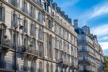 Paris, 7e arrondissement, rue de Solferino 'daki güzel cephe.