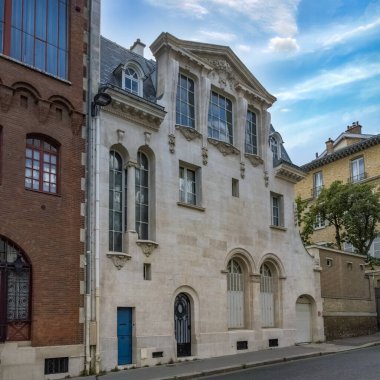 Paris, tipik Art deco binası 14. Bölge, güzel cephe