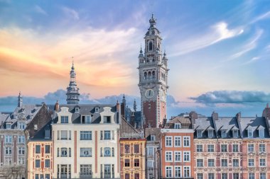      Lille, eski evlerde merkezi ve çan kulesine Chambre de ticaret 