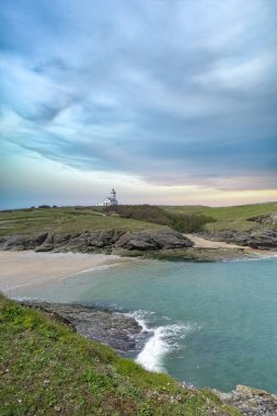 Brittany 'deki Belle-Ile Pointe des Poulains' in deniz feneri, tipik bir anıt.