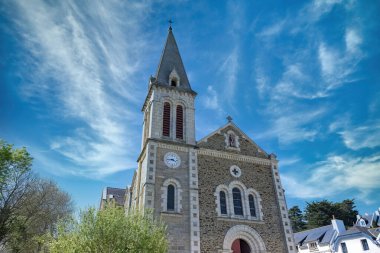Sauzon Belle-Ile, Brittany 'de, tipik bir köy kilisesi.