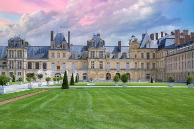 Fontainebleau Şatosu, güzel bir Fransız anıtı.