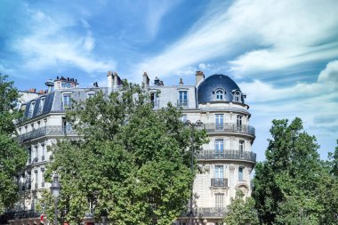 Paris, tipik dış görünüş ve kubbe, güzel bir yapı de la Bastille