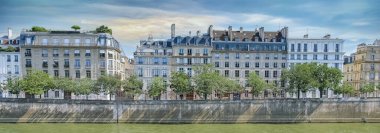 Paris, ile saint-louis ve quai de Bethune, güzel antik binalar