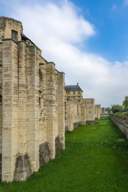 Vincennes Fransa 'da, güzel Fransız kraliyet kalesi merkezde.