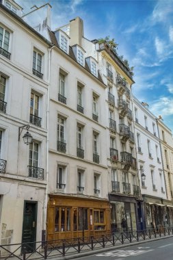 Paris, Marais 'deki güzel binalar, Saint-Antoine caddesi, 4. bölge.