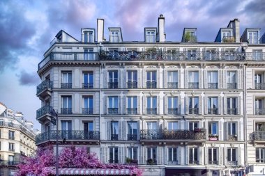 Paris, Marais 'deki güzel binalar, Saint-Antoine caddesi, 4. bölge.