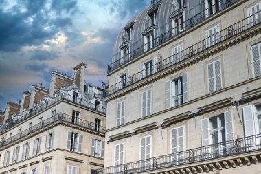 Paris, Marais 'deki güzel binalar, Saint-Antoine caddesi, 4. bölge.