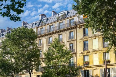 Paris, 11. Bölgede güzel bir bina, tipik cepheler.