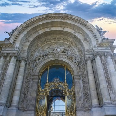 Paris, Petit Palais, güzel bina, ana kapı.