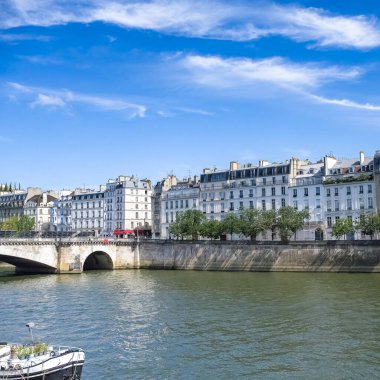 Paris, ile saint-louis ve quai de Bethune, güzel antik binalar