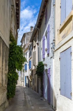 Fransa 'da Saint-Remy-de-Provence, güneyde köy, merkezde antik evler