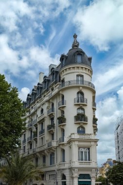 Fransa 'da Vichy, termal şehir, merkezde antik evler, güzel cepheler.