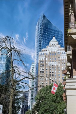 Vancouver, Kanada 'da şehir, merkezde binalar, şehrin gökdeleni, Kanada bayrağı