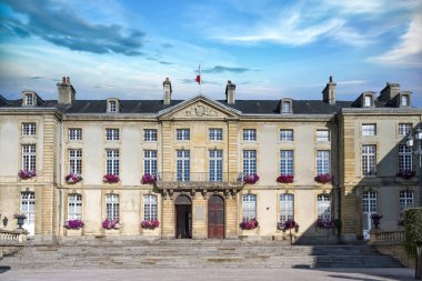 Bayeux, Normandiya 'da tipik bir kasaba, belediye binası. 