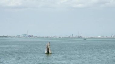 Marghera Limanı zaman ayarlı gölden görünüyor.