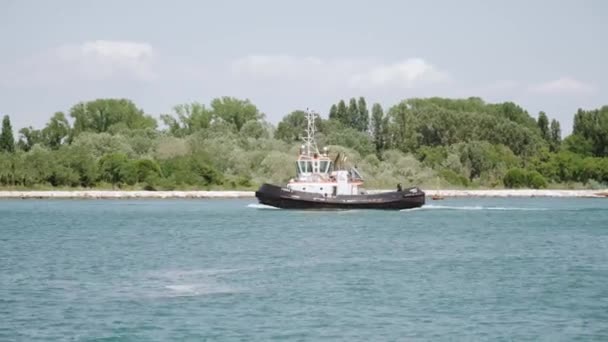 Augusti 2022 Bogserbåt Venediglagunen — Stockvideo