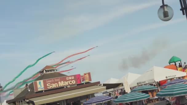 Italy Jesolo August 2022 Tricolor Arrows Fly Beach Showing Italian — Vídeo de Stock