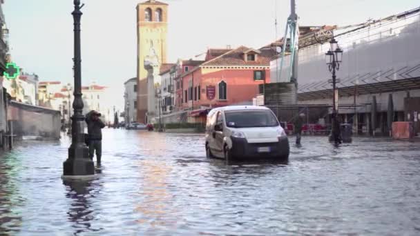 December 2021 Chioggia City Center Flooded Water Passing Cars Road — Vídeos de Stock