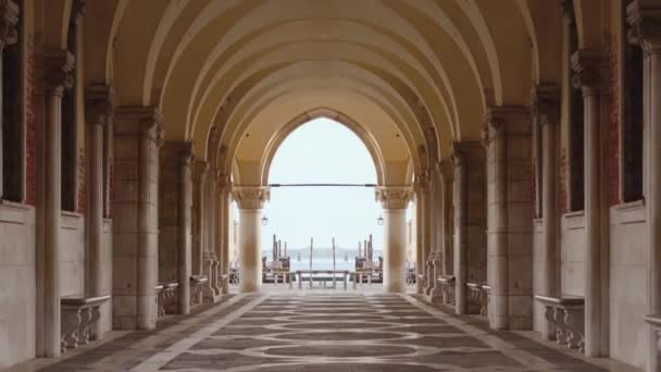Moving Venetian Gallery Arched Ceilings Leading Out Open Lagoon — Vídeo de stock