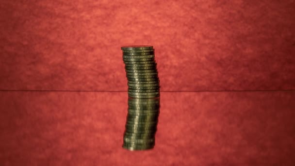 Κέρματα Ευρώ Εμφανίζονται Στάση Κίνησης Στο Τραπέζι Ένα Φωτεινό Κόκκινο — Αρχείο Βίντεο