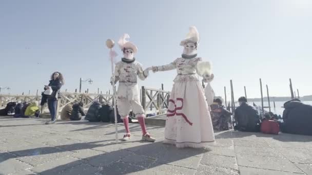 Venice Italy February 2023 Two People Masks White Dresses Venice — Stockvideo