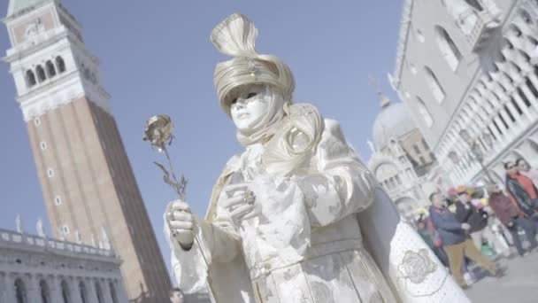 Venice Italy February 2023 White Dress Mask Venice Carnival Piazza — Stok video