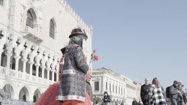 Venice Italy February 2023 People Dressed Dresses Masks Crowd Venice — Stok video