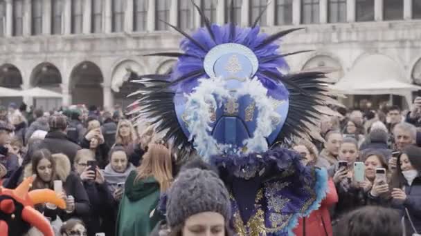 Venise Italie Février 2023 Masque Carnaval Avec Des Plumes Bleues — Video