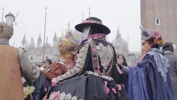 Venice Italy February 2023 Carnival Masked People Front San Marco — Stockvideo