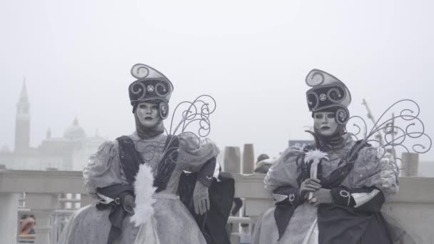 Venice Italy February 2023 Women Gray Masks Pose San Marco — Stockvideo