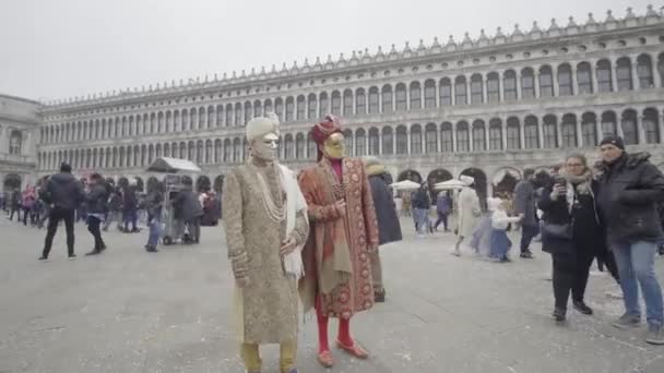 Βενετία Ιταλία Φεβρουάριος 2023 Δύο Άνδρες Αρχαία Πλούσια Ιταλική Κοστούμια — Αρχείο Βίντεο