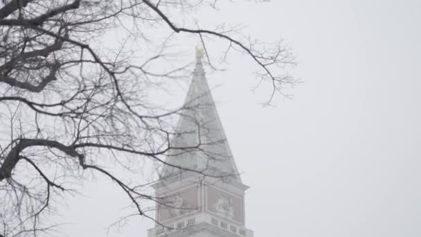 Torre San Marco Veneza Com Uma Estátua Arcanjo Gabriel Topo — Vídeo de Stock