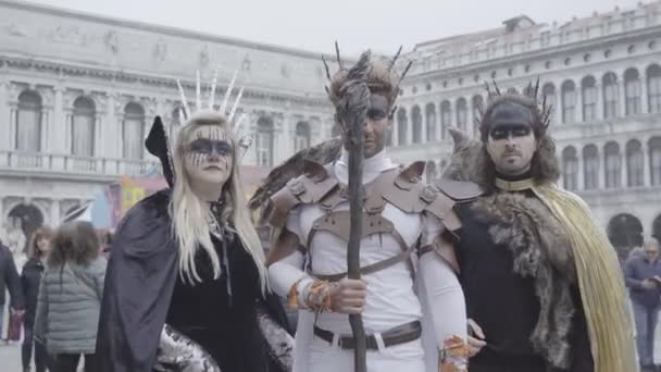 Venezia Febbraio 2023 Supereroi Con Maschere Costumi Piazza San Marco — Video Stock