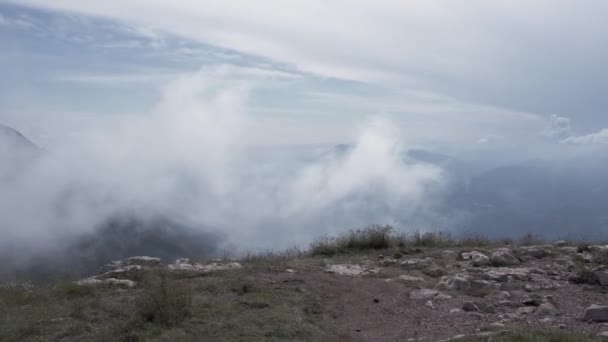 Panorama Sobre Monte Baldo Las Nubes Mueven Viento Lago Garda — Vídeos de Stock