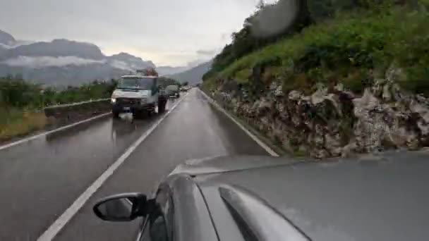 August 2023 Italien Auto Auf Stark Befahrener Und Nasser Straße — Stockvideo