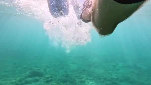 Agustus 2023 Italia Pulau Maddalena Kaki Berenang Dengan Sirip Bawah — Stok Video