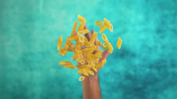 Pasta Penne Smides Fra Hånden Slowmotion – Stock-video