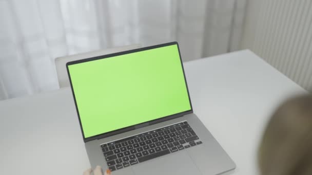 Woman Looks Laptop Screen Which Chroma Key — Stock Video